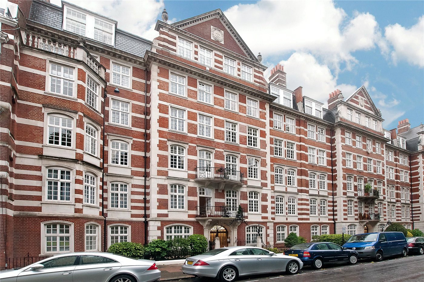 A Guide to Financing and Acquiring High-Yield Flats for Sale in St John’s Wood